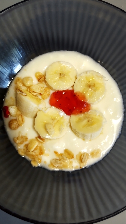 バナナジャムグラノーラꕤ華やかヨーグルト