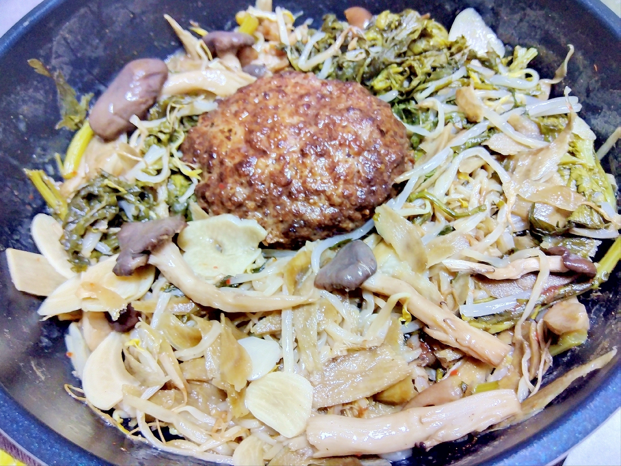 平茸もやし春菊ごぼうハンバーグ蒸し煮