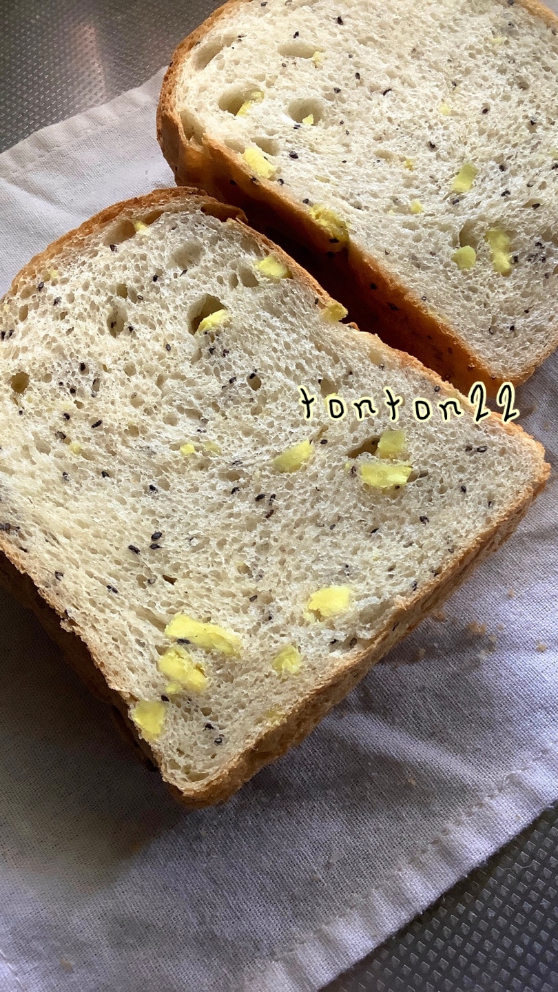 ホームベーカリーでさつまいもと黒ごま食パン☆