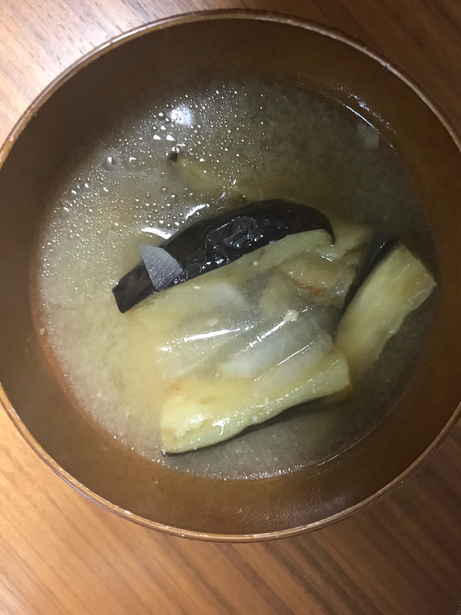 天然だしを使って揚げなすと大根の味噌汁♩