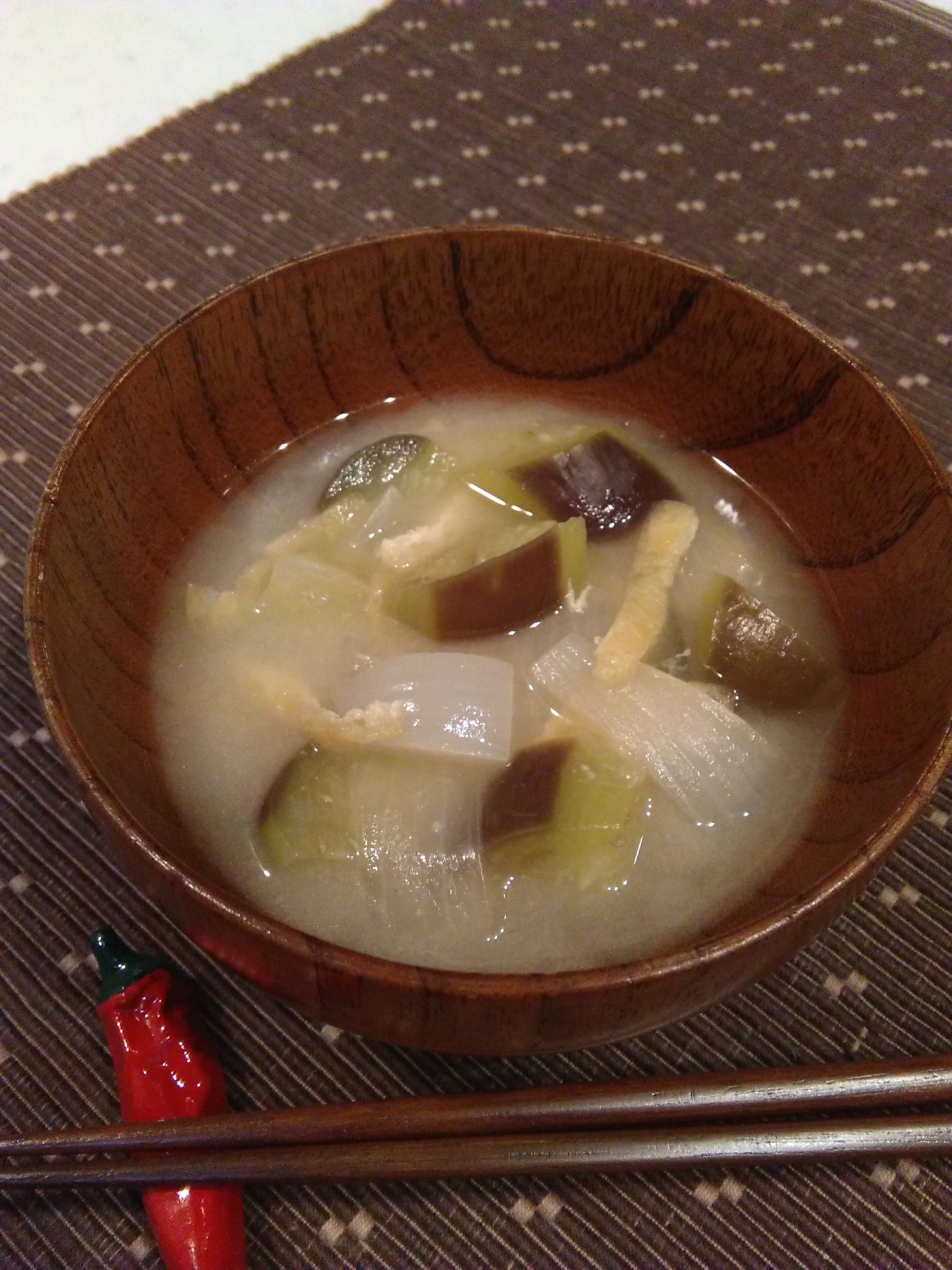 茄子と新玉ねぎのお味噌汁 レシピ 作り方 By Shimao0 楽天レシピ