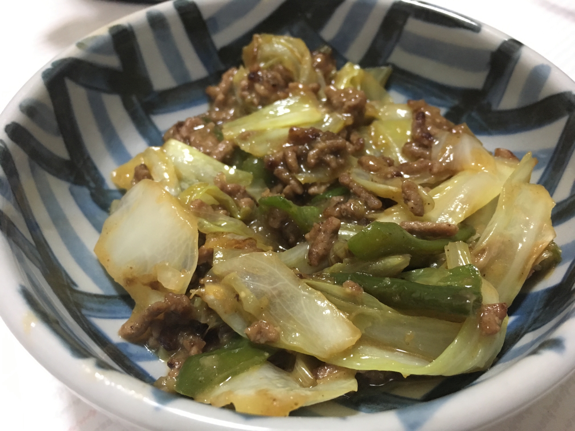 キャベツとひき肉のとろ〜り生姜味噌炒め