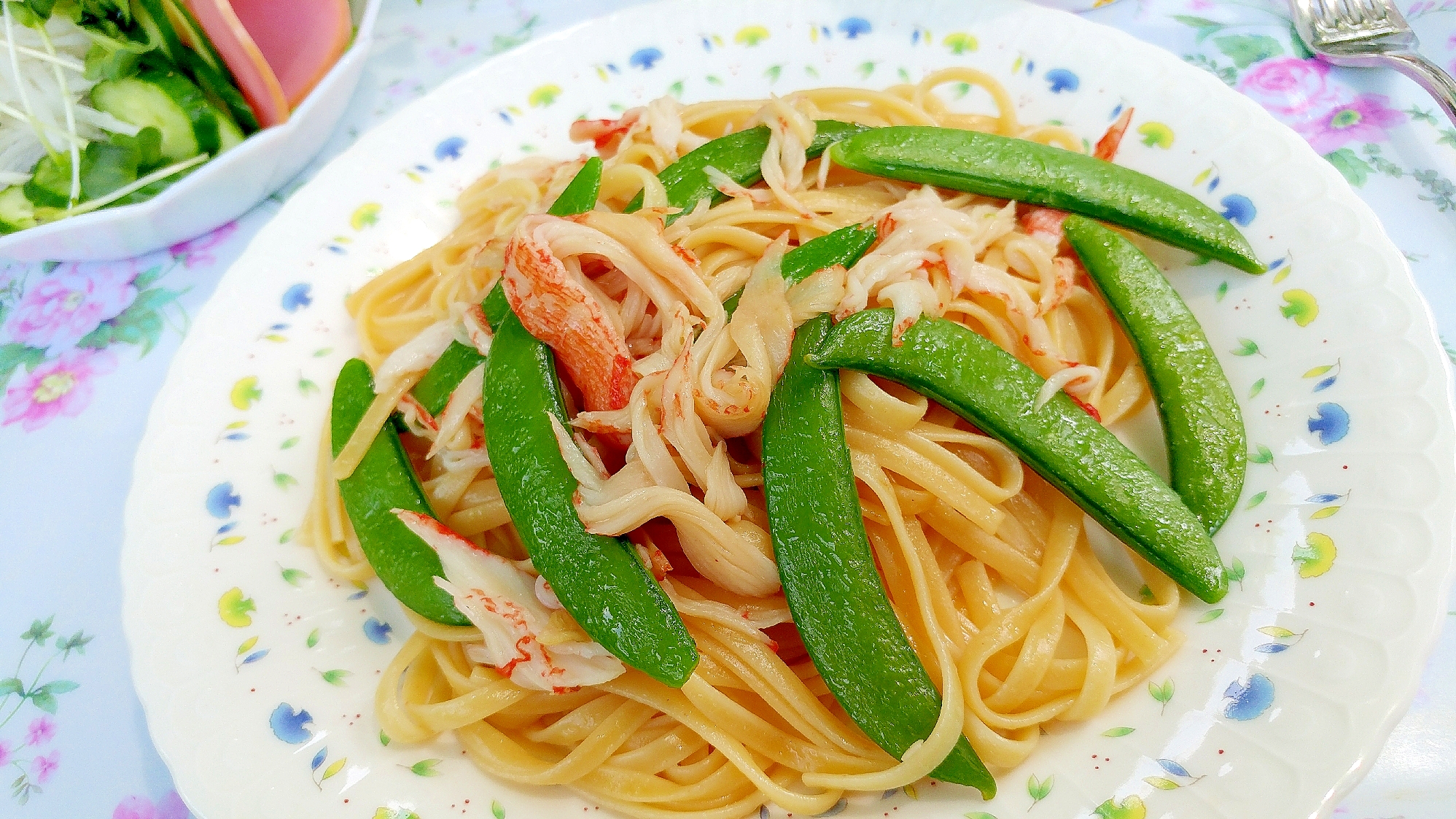 カニかまとスナップえんどうのパスタ