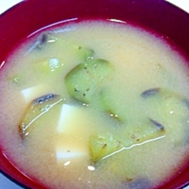 黒くならないヒント☆茄子と豆腐の美味しいお味噌汁♪