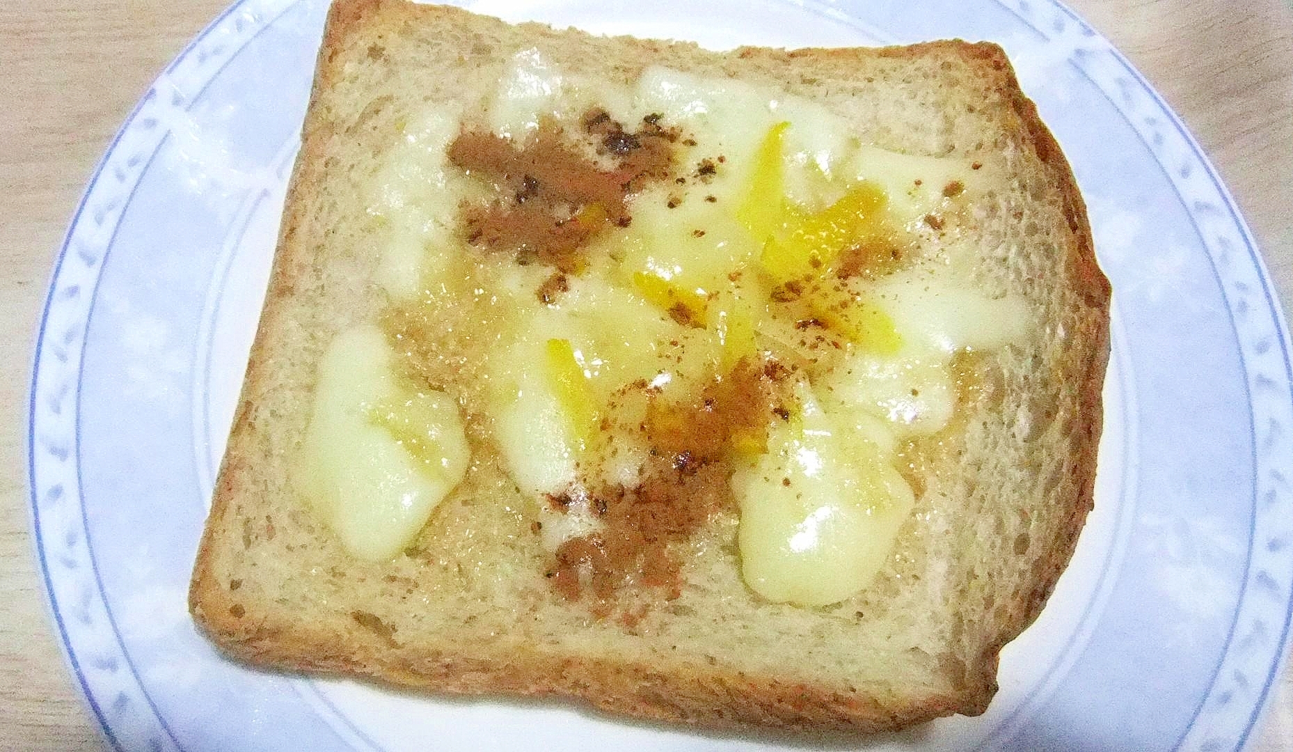 お気に入りパンに国産チーズのおやつ風トースト