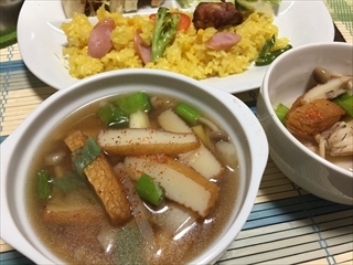 えへへ具ぅ、超少なめですが…醤油汁、という料理名にひかれてトライアル。麺つゆや味噌汁ばかりでしたがこうゆうおつゆもアリなんですねアタラシレシピをドウモゴチソ様！