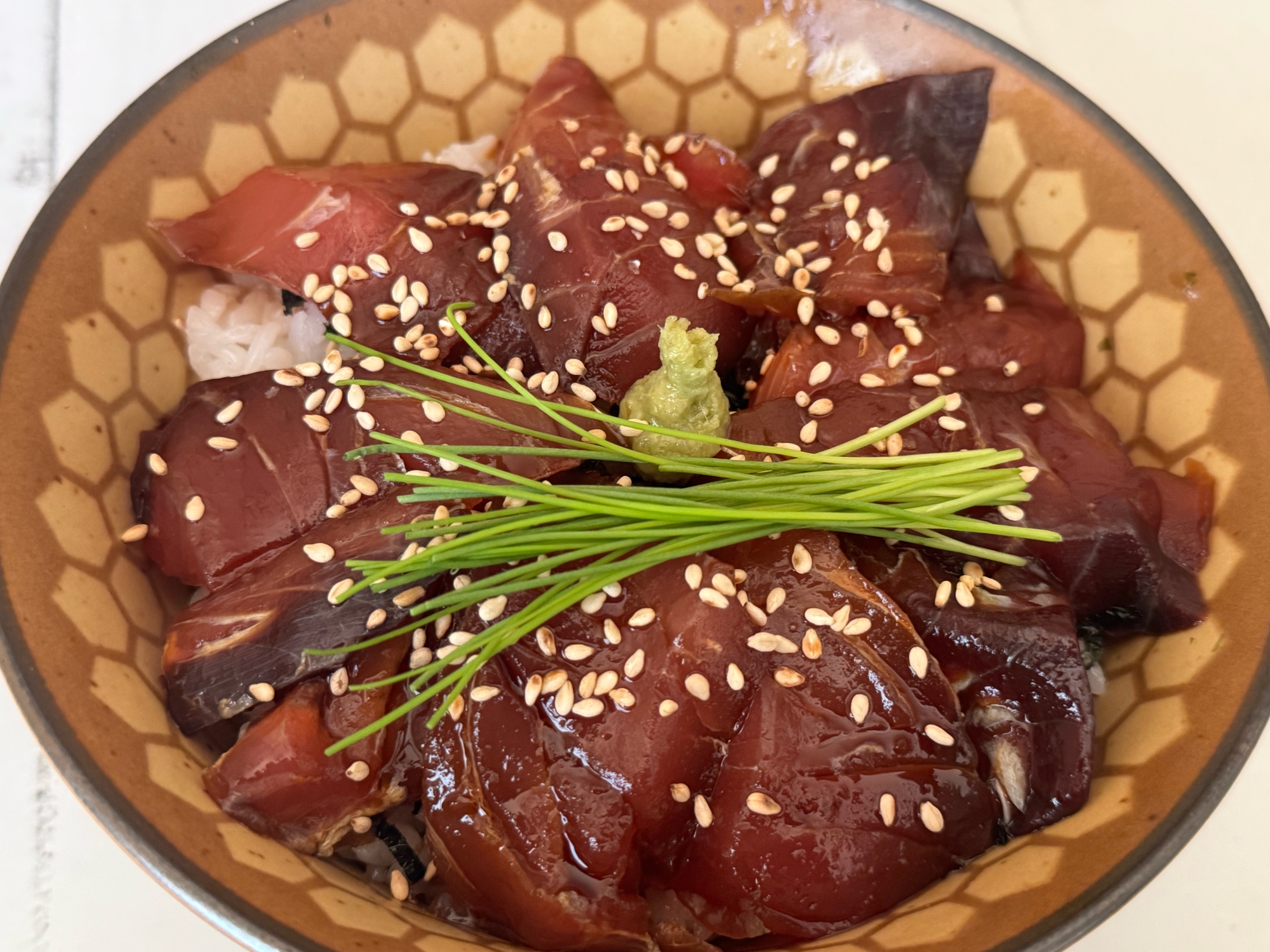 赤身だがマグロではない！ハチビキの漬け丼◇