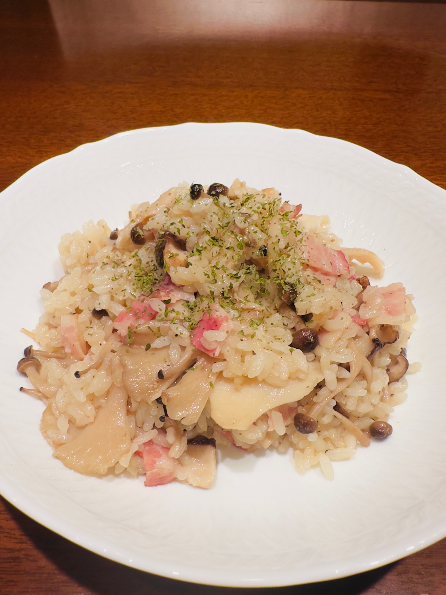生米から炊いて作る！ベーコンときのこの本格ピラフ