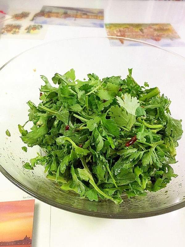 簡単混ぜるだけ パクチーと春菊のエスニックサラダ レシピ 作り方 By Doara1994 楽天レシピ 簡単混ぜるだけ パクチーと春菊のエスニックサラダ レシピ 作り方 By Doara1994 楽天レシピ