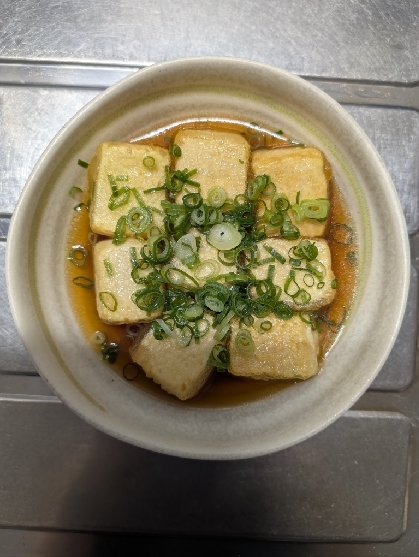 昨日、作ったけど失敗。原因は袋に片栗粉をいれて豆腐を入れたらダマになり今日は豆腐を一度茹でてから水分を拭いて片栗粉をつけたら綺麗に仕上がりました！