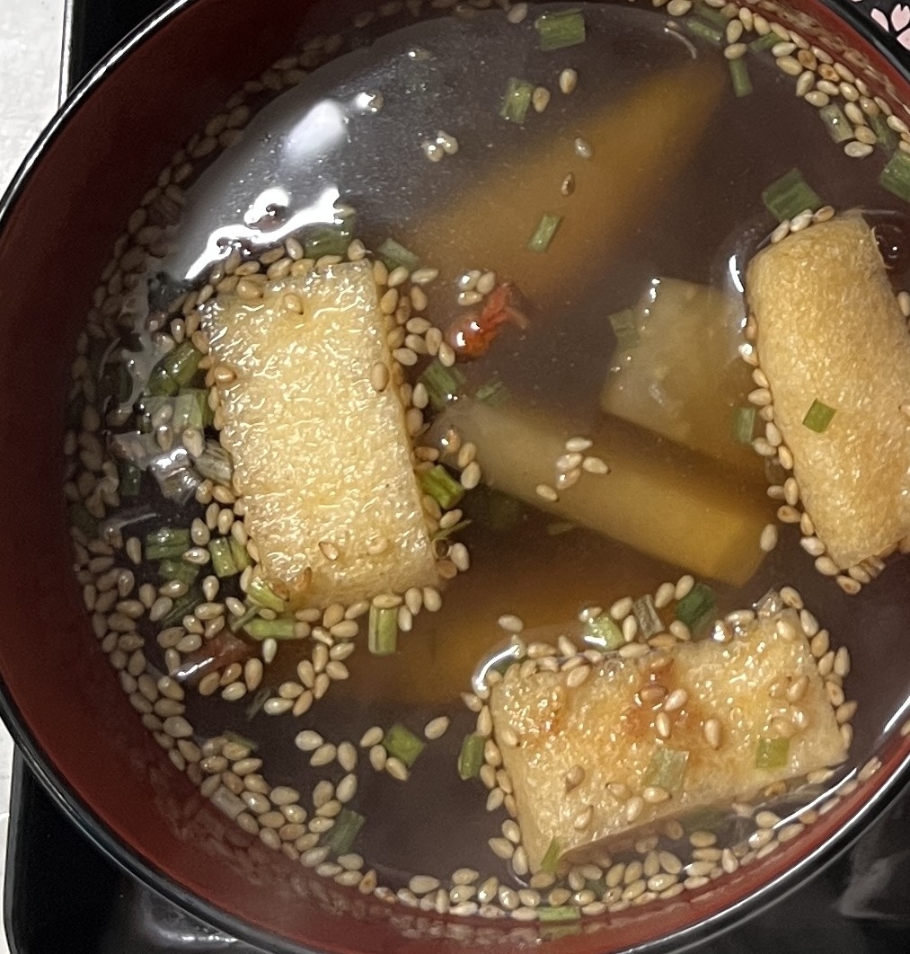 油揚げと大根のピリ辛スープ