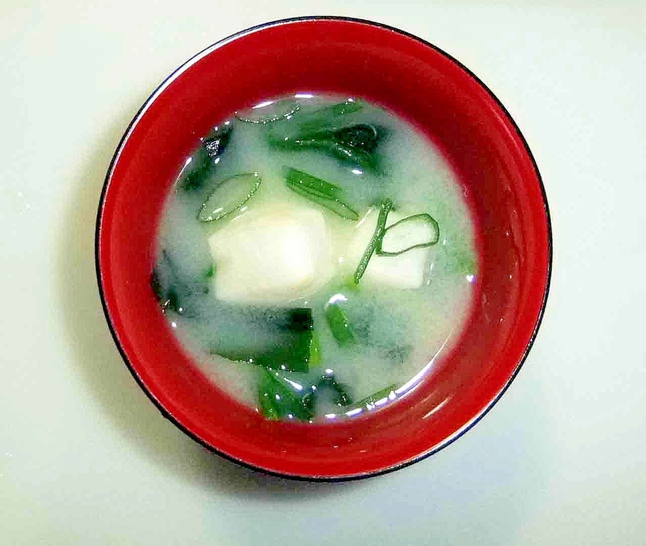 お餅とほうれん草のお味噌汁