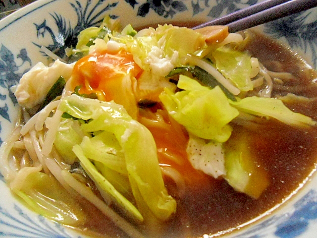 キャベツともやしの醤油ラーメン