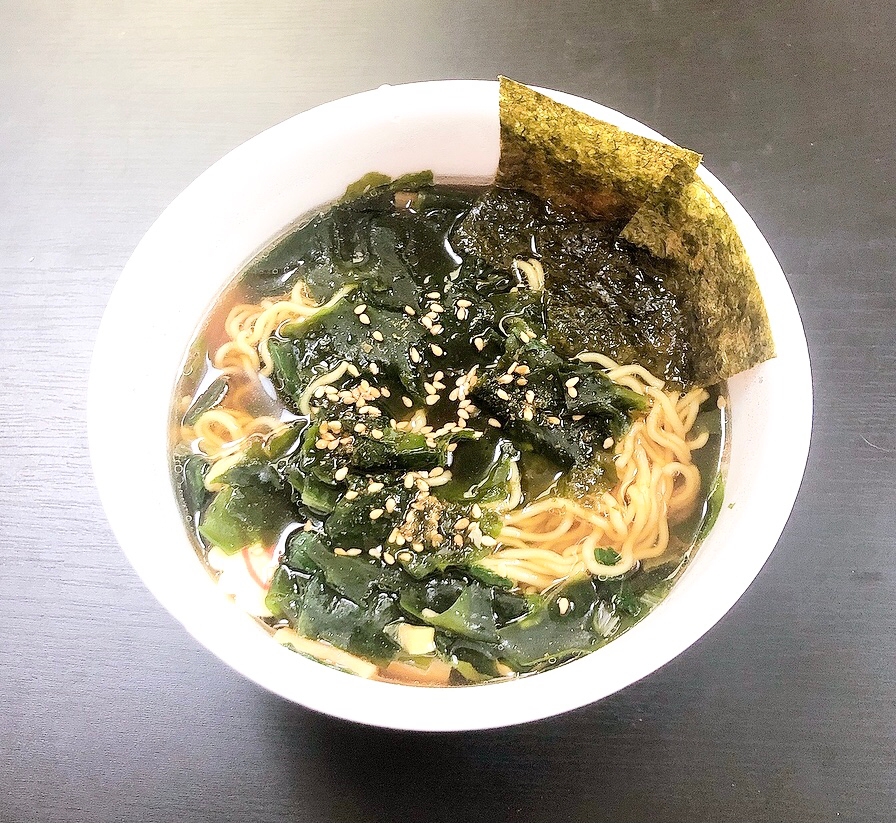 簡単⭐ラーメンにわかめトッピング