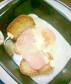 エッグベネディクト風　ワンディッシュ朝食