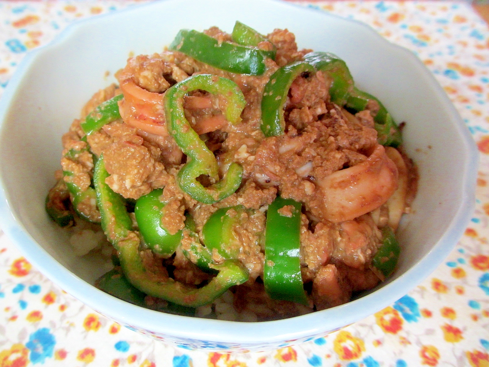 イカ、ピーマン、卵のイカワタマヨ炒め丼