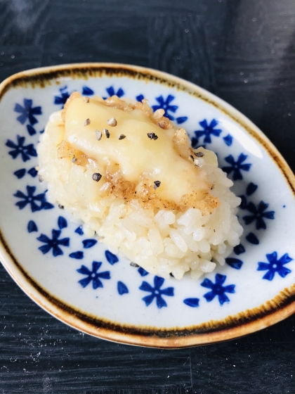 天かすチーズのペッパー焼きおにぎり