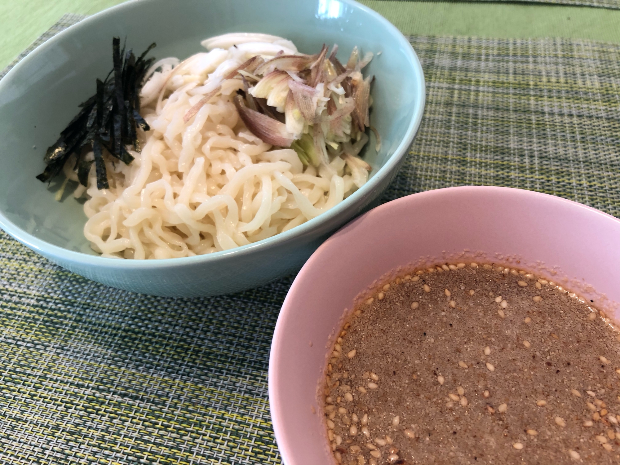 在宅ランチ♫薬味たっぷりゴマだれつけうどん