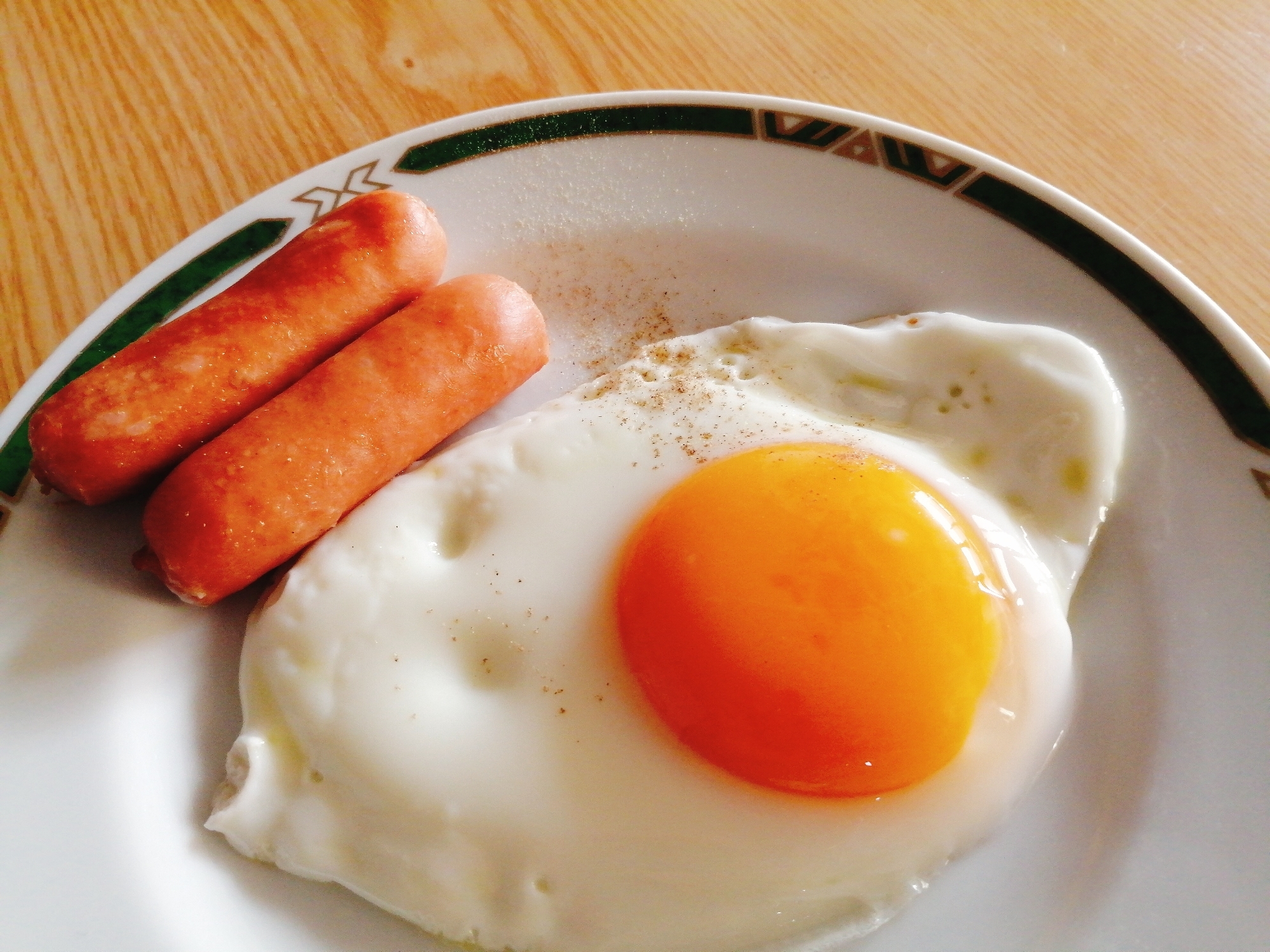 目玉焼きとウインナー