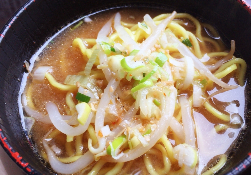 市販品で！モヤシたっぷりピリ辛味噌ラーメン