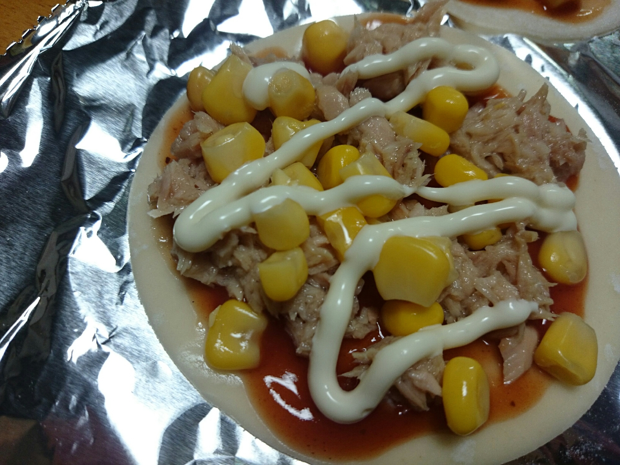 子供も喜ぶ♪餃子の皮でミニピザ!ツナコーンマヨピザ
