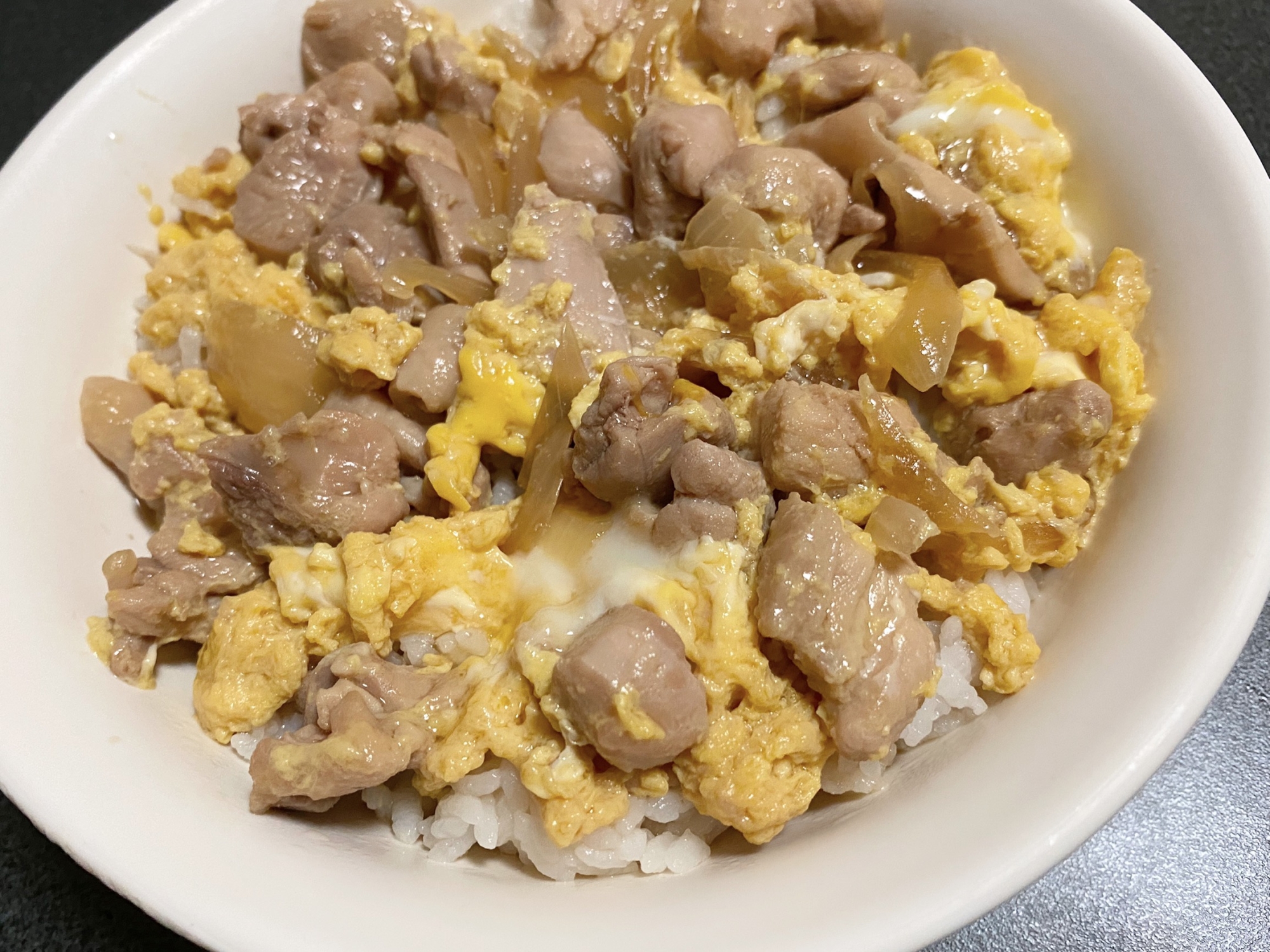 鶏肉ゴロゴロ親子丼