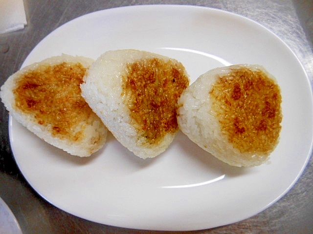 高菜炒め入り醤油の焼きおにぎり