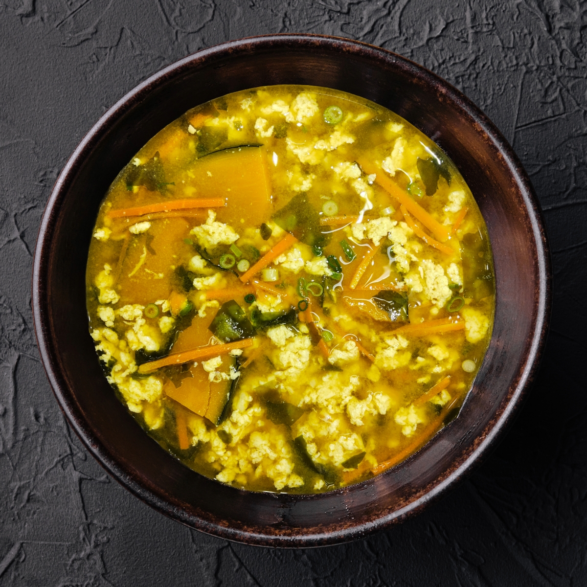 茶椀蒸しの卵だしリメイク南瓜と人参のかきたま味噌汁