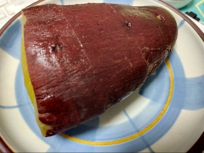 コンビニやダイソーのお菓子コーナーにサツマイモや栗を使ったスイーツが並んでました♪まだ暑いけど、秋のスイーツの季節なんですね〜♡