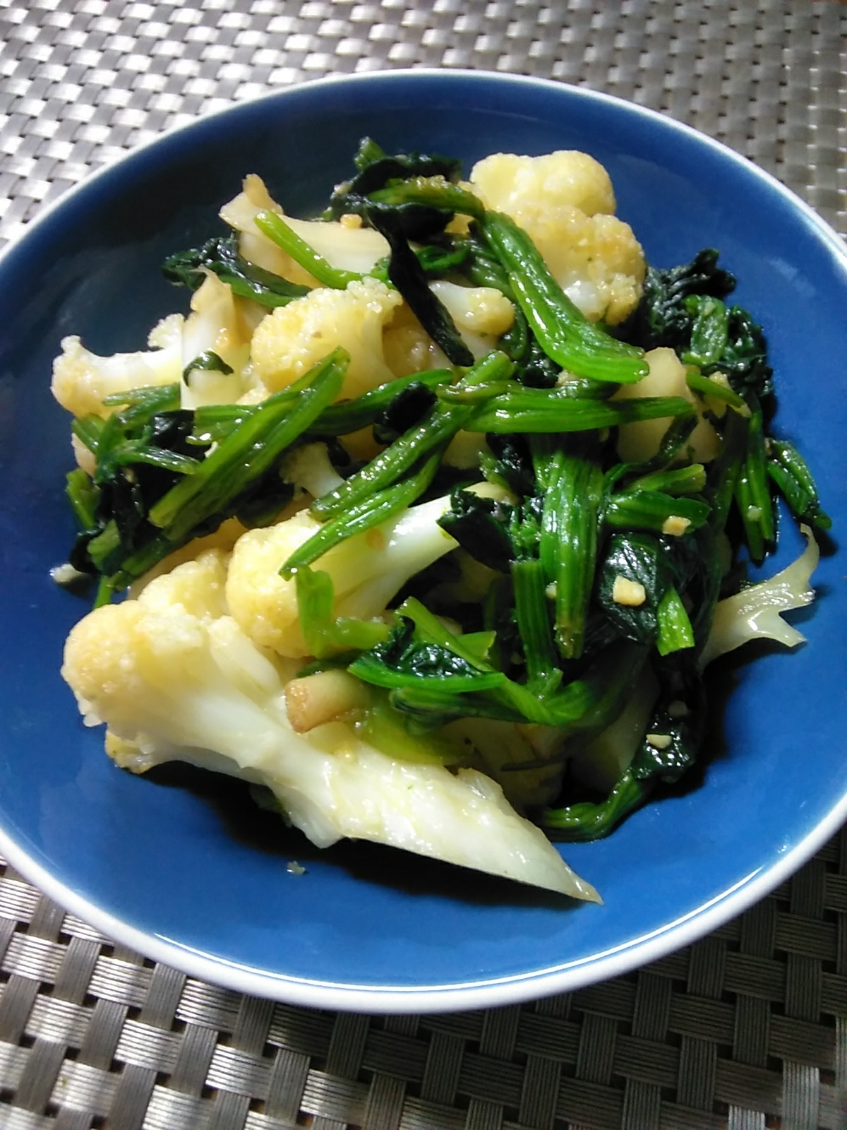 カリフラワーとほうれん草のバター醤油炒め