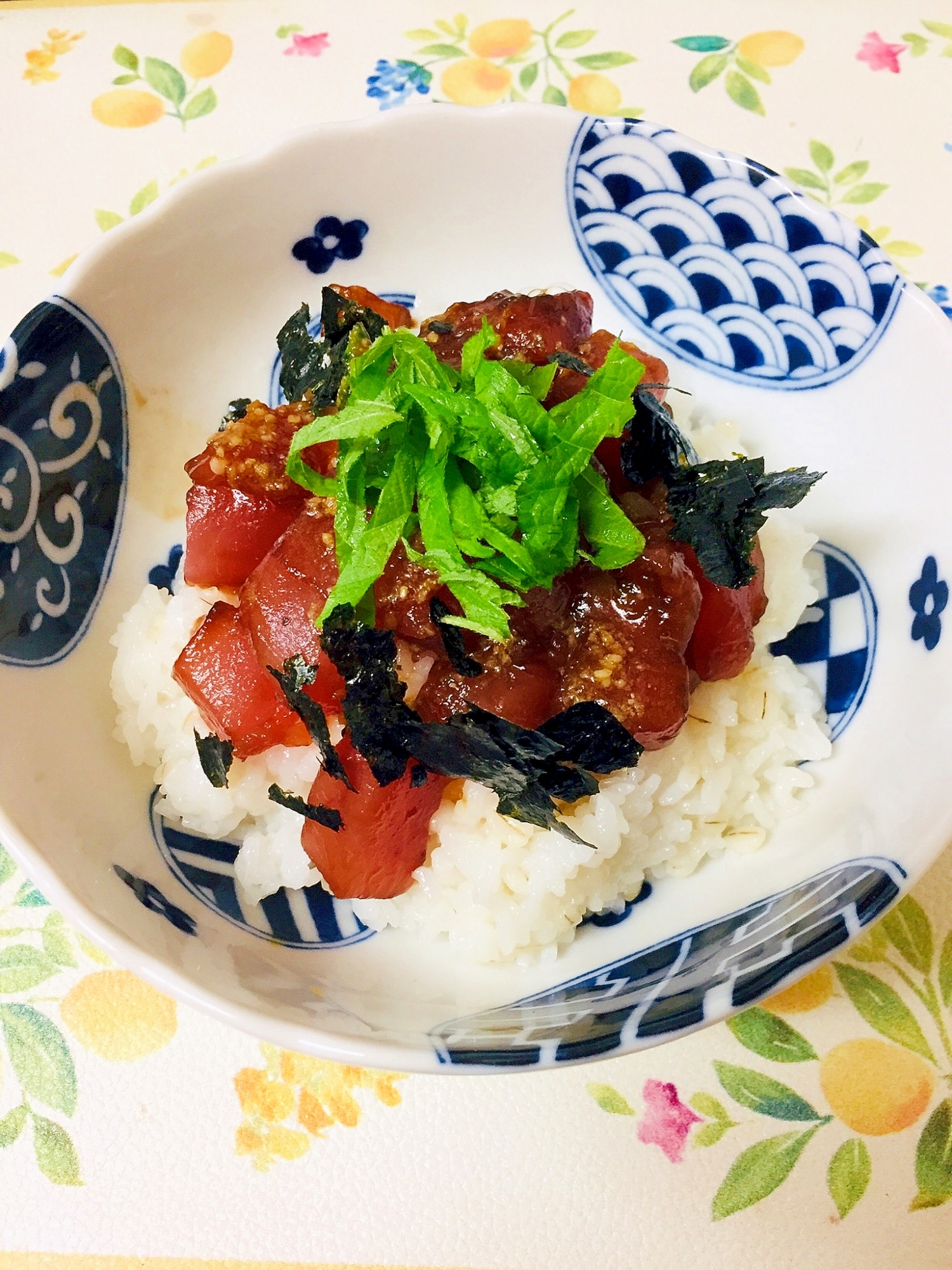 薬味ごまだれたっぷりまぐろの漬け丼