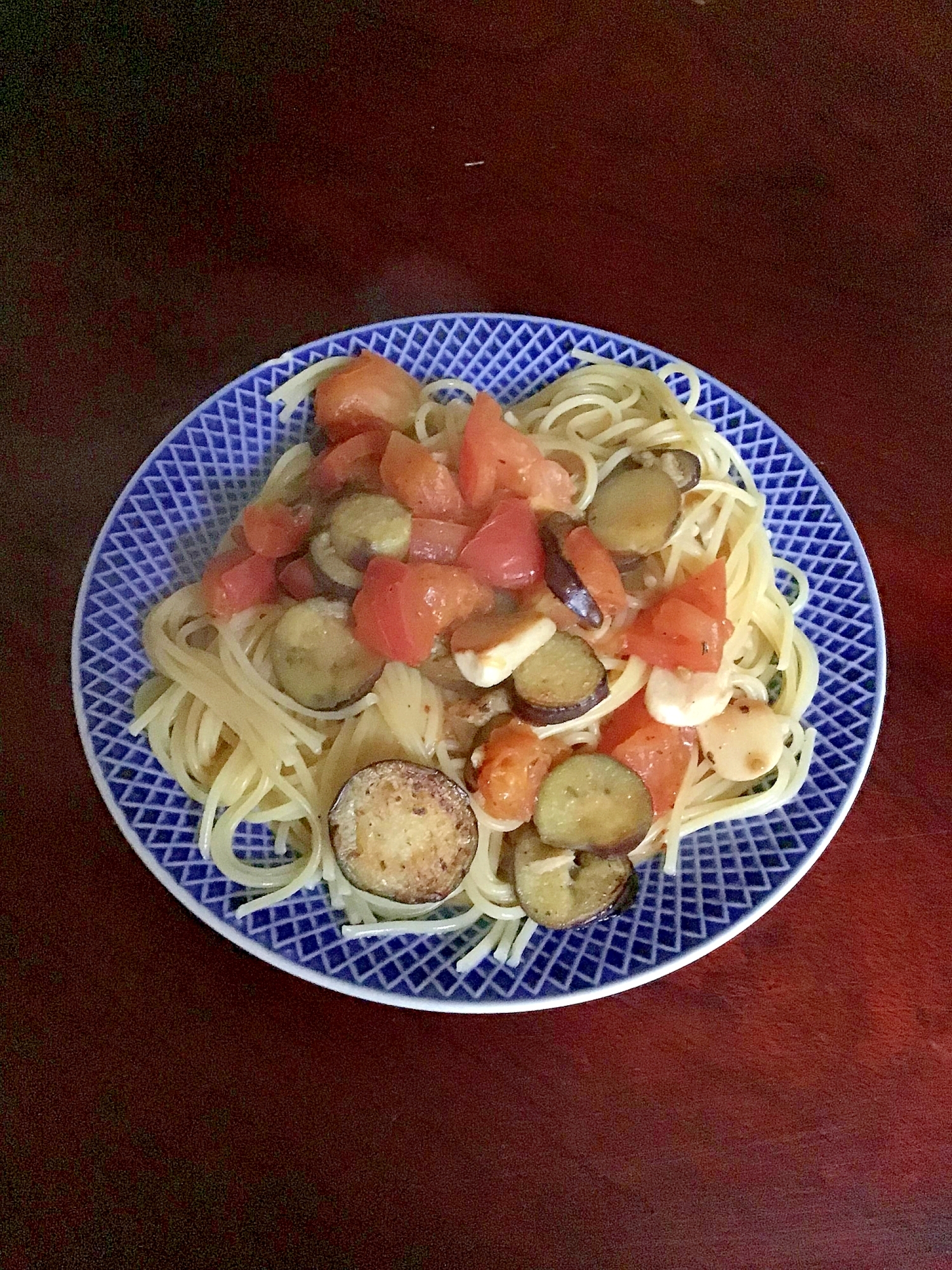 茄子とトマトのコンソメパスタ。