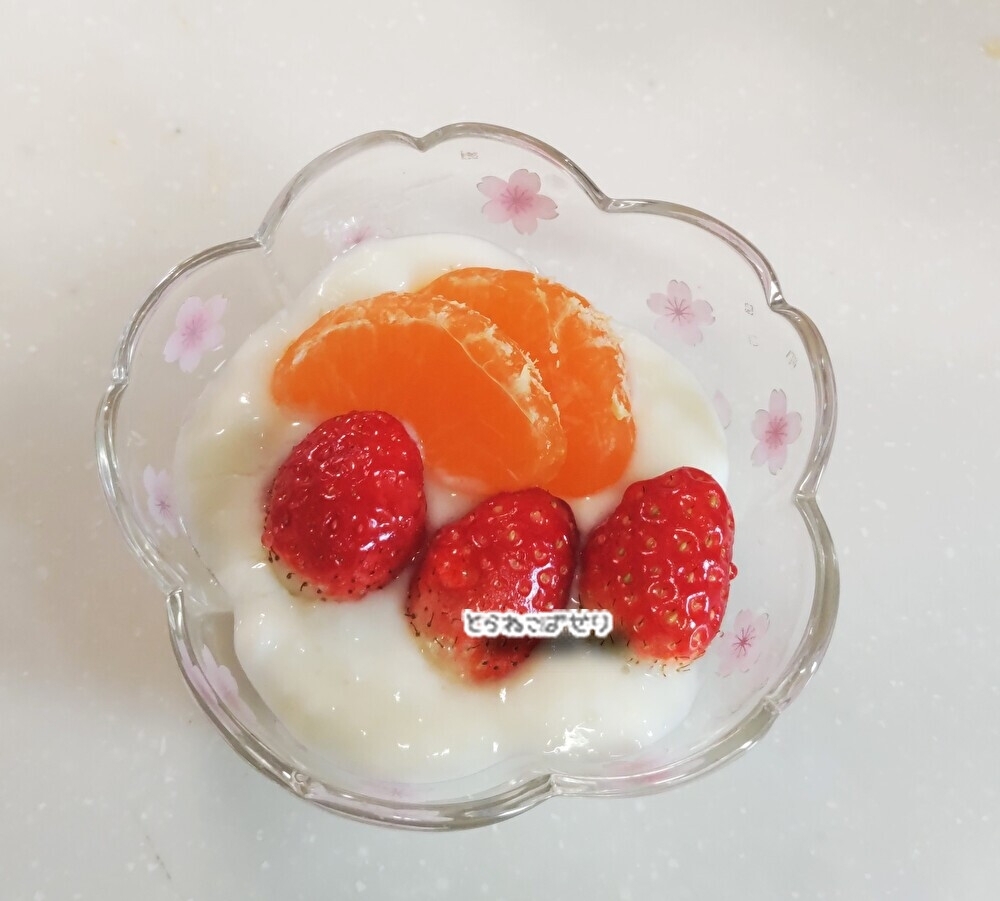 いちごとみかんのヨーグルト