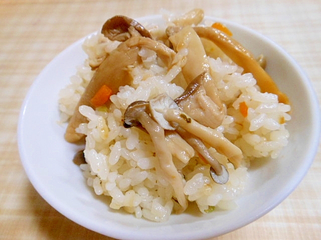 松茸の味お吸い物で きのこの炊き込みご飯 レシピ 作り方 By アルプスの乙女 楽天レシピ 松茸の味お吸い物で きのこの炊き込みご飯 レシピ 作り方 By アルプスの乙女 楽天レシピ