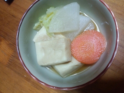 高野豆腐、初めて煮ました(+o+)でっかくなってビックリ!あり合わせの野菜で作りましたが美味しかったです