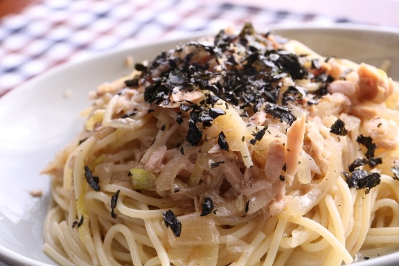 ニンニク香る！ツナと玉ねぎのニンニク醤油パスタ