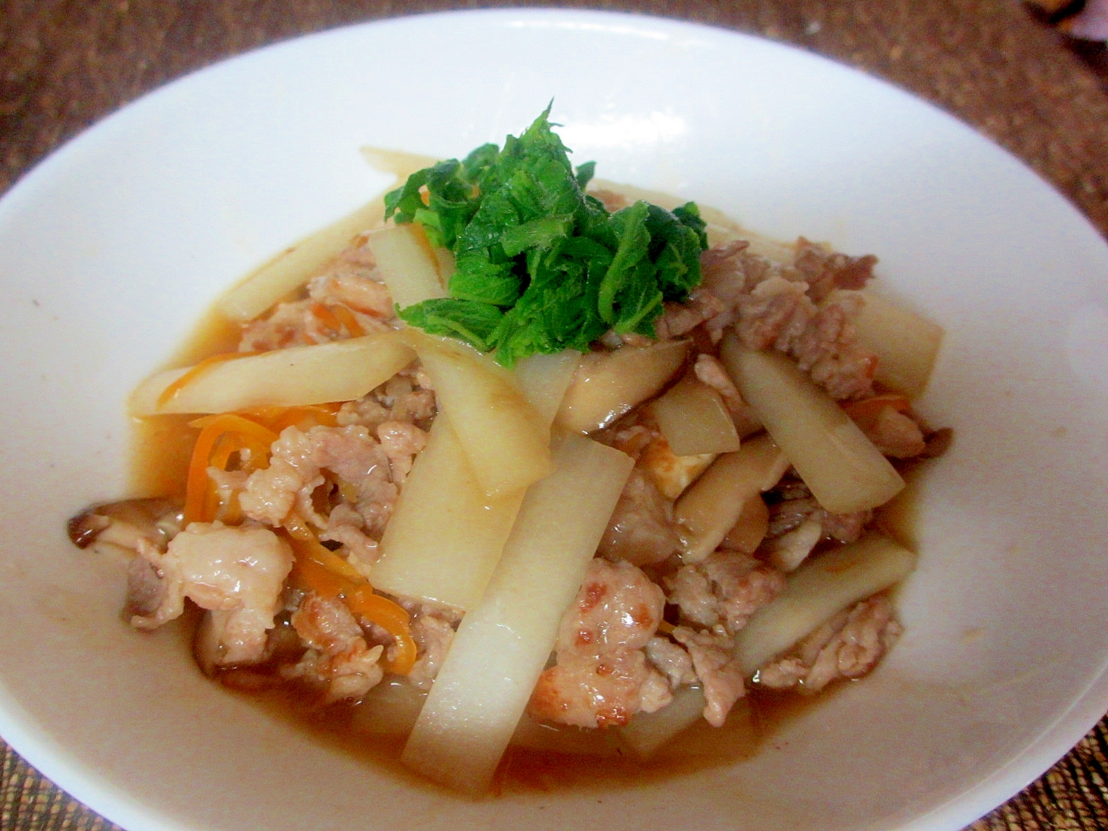 ウドと豚肉のあんかけ豆腐