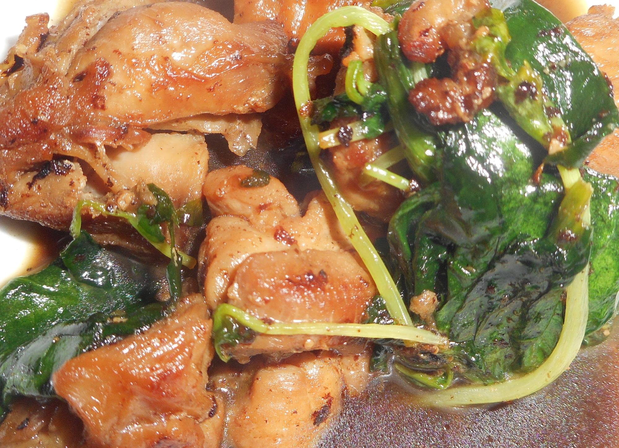 鶏ももと豆苗の炒め物