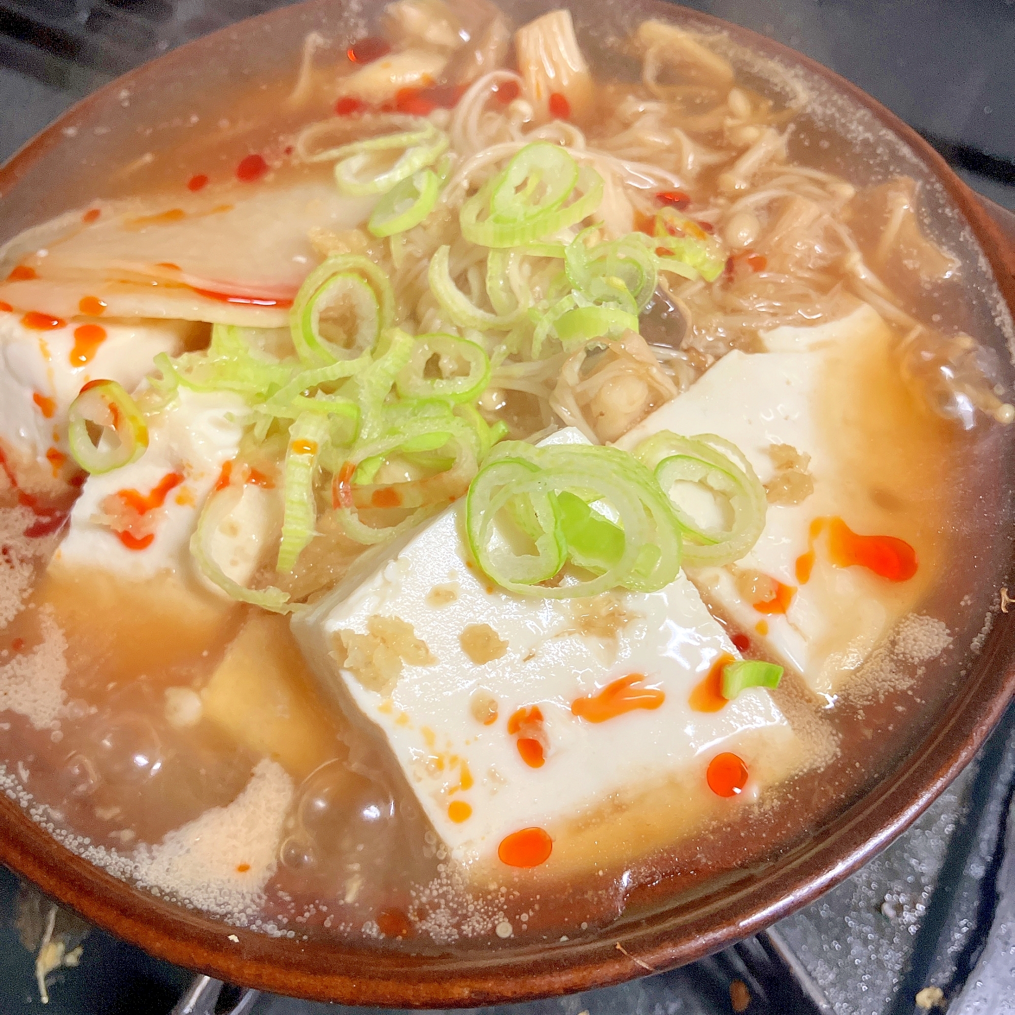 たっぷり一人分！きのこと豆腐のピリ辛鍋