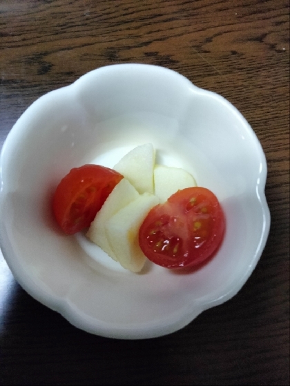 トマトりんご♪前菜サラダ☆.*・゜