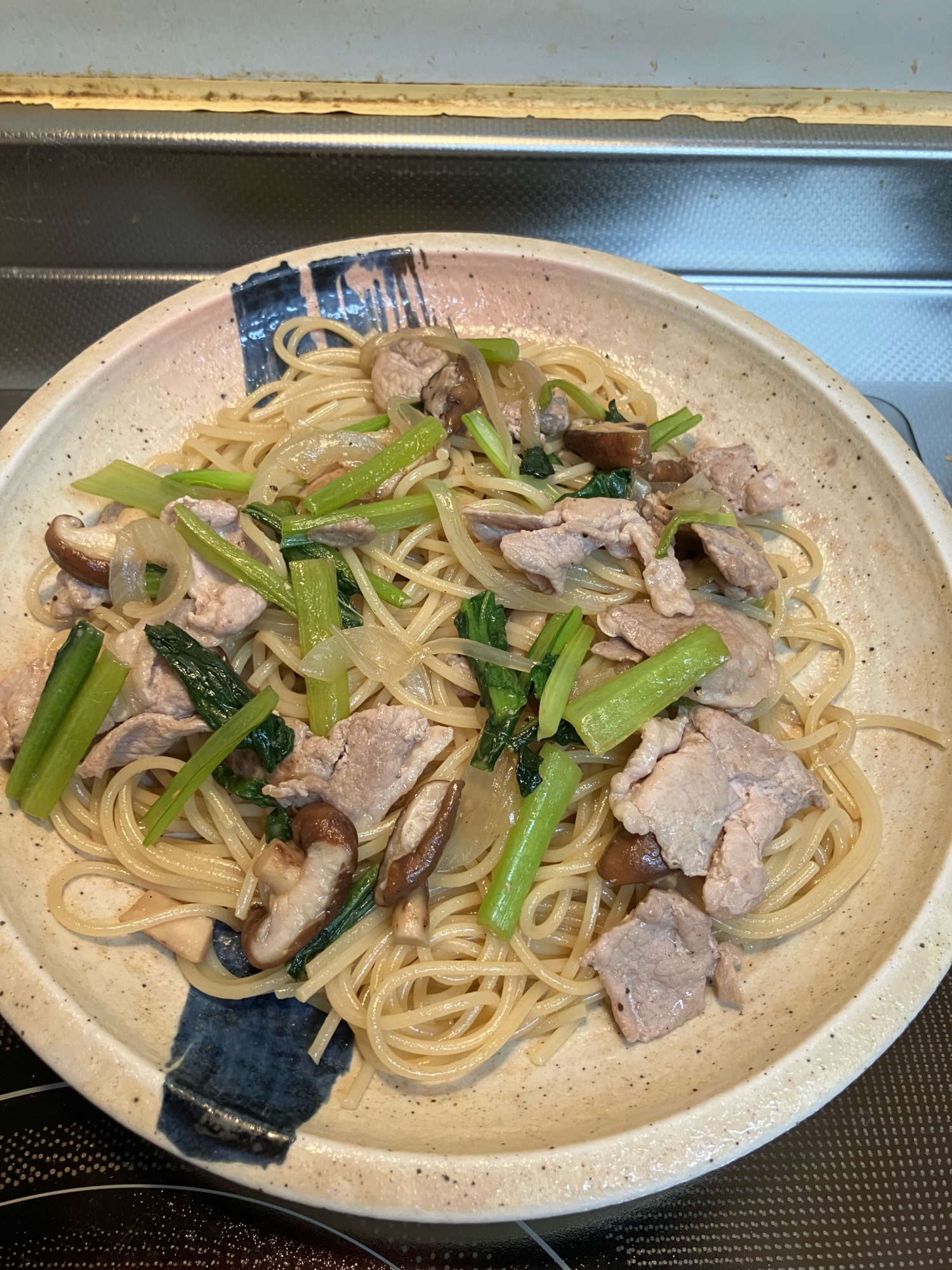 豚肉と椎茸と小松菜と玉ねぎの和風パスタ^_^
