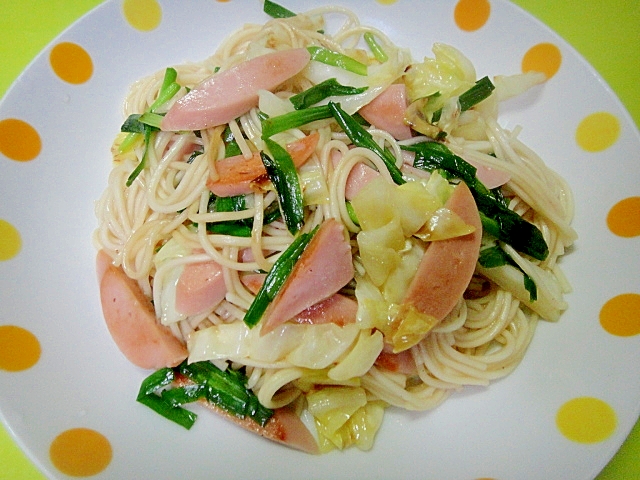 魚肉ソーセージとキャベツニラの炒めひやむぎ