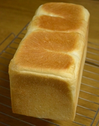 《米粉湯種》　しっとり甘い　米粉食パン　（２斤）