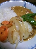 野菜入れて増量ボリュームアップ！カレーの辛さとスパイシーさを和らげてくれて美味しかったです。ごちそうさまでした！