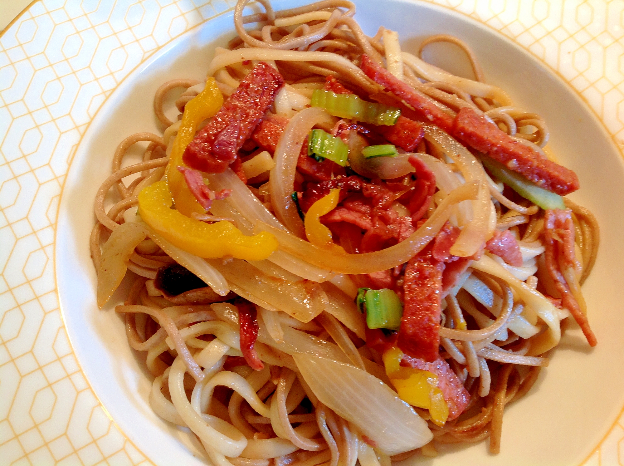 サラミ野菜焼きそば