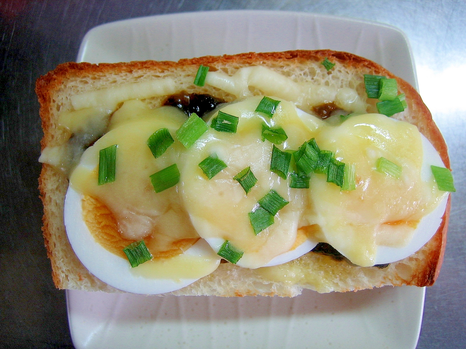 海苔佃煮＆ゆで卵のネギ乗せチーズトースト
