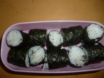 子供用☆ふりかけご飯の海苔巻き♪