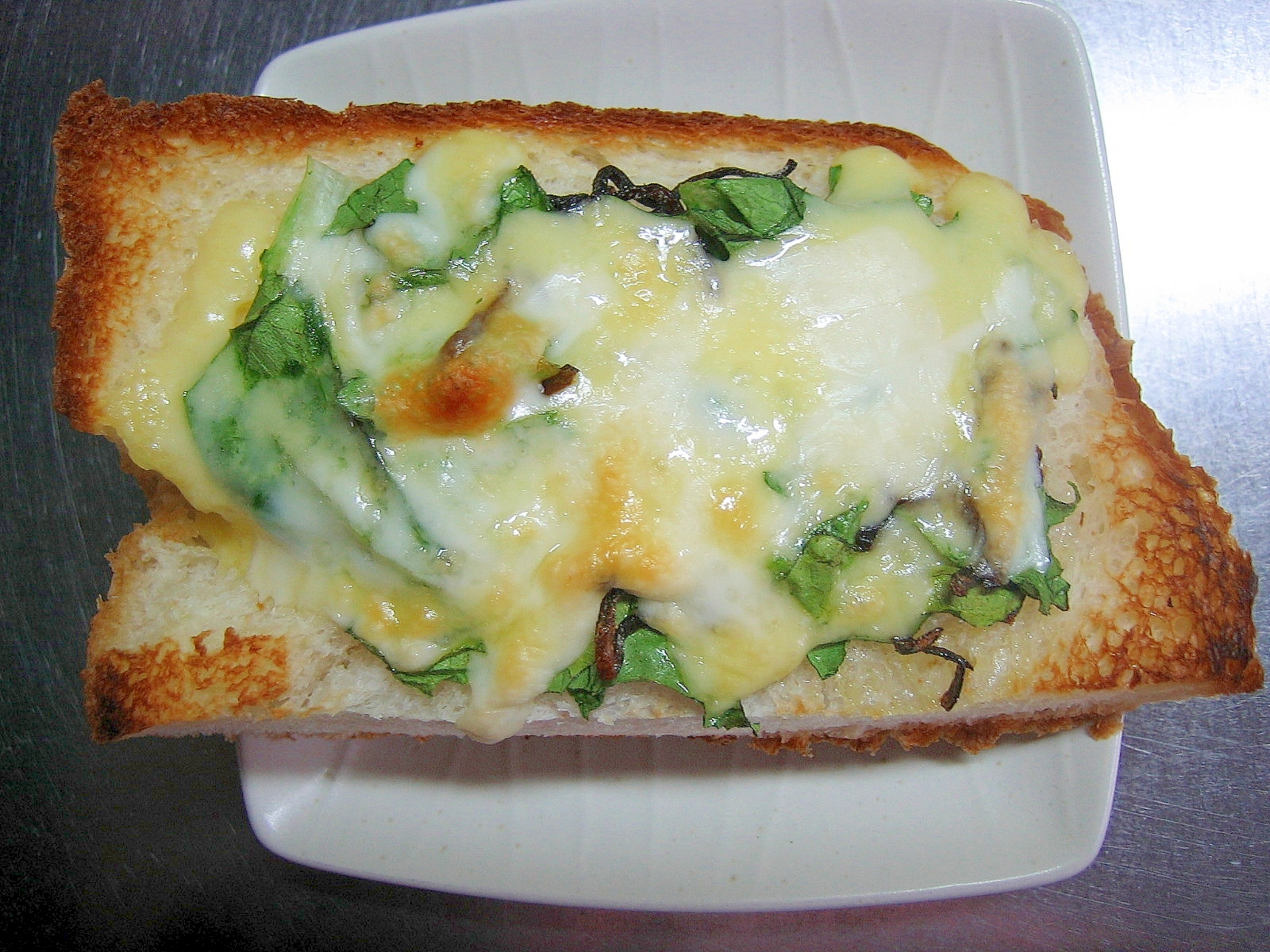 サラダ菜＆塩昆布のチーズトースト