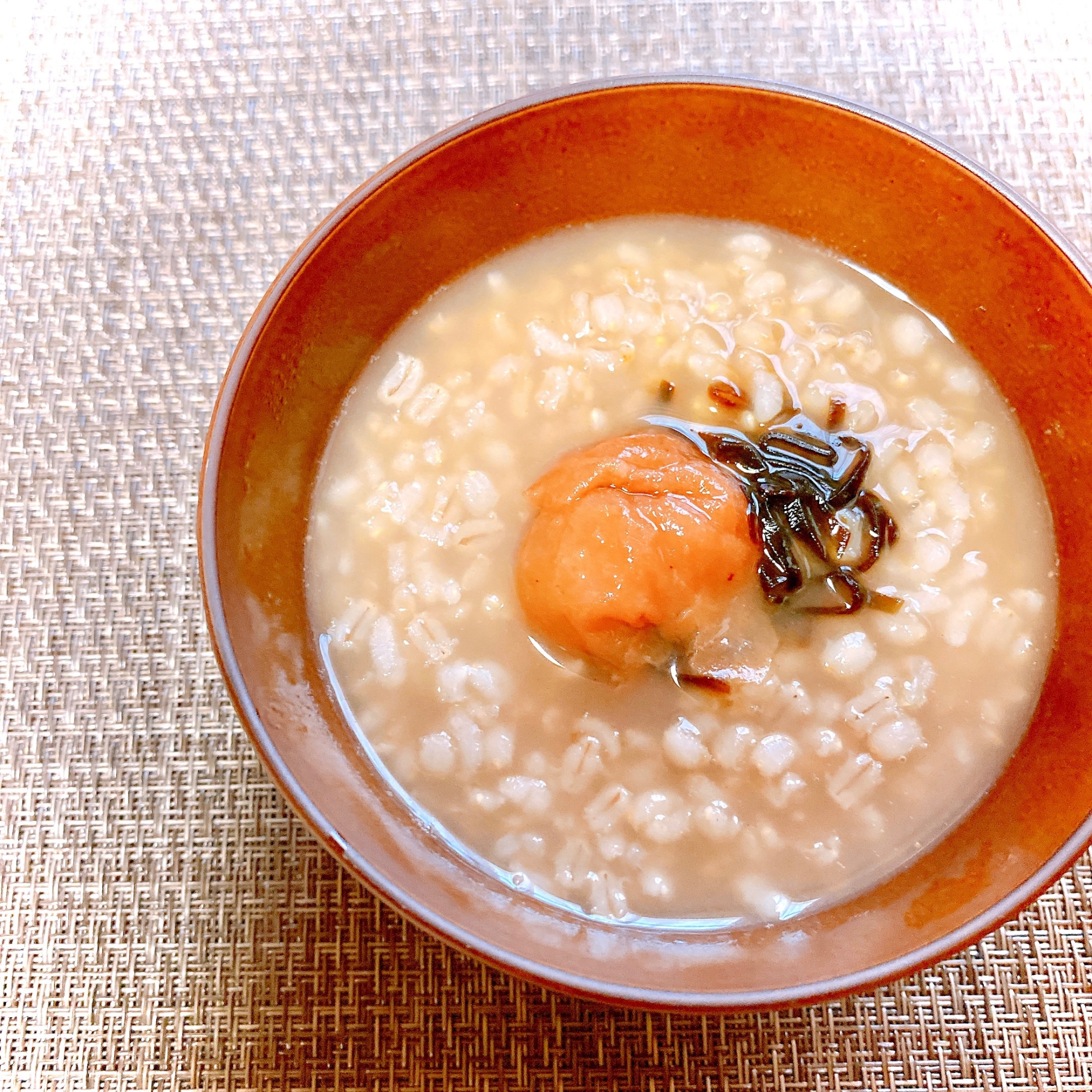 疲れた胃に沁みます…もち麦入の黒豆茶粥