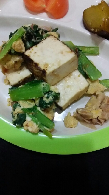 初めて小松菜でチャンプルーを作りました。しゃきしゃきして美味しいです！ゴーヤが手に入りづらい冬にはいいですね。